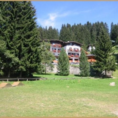 Hotel Touring Madonna di Campiglio Exterior photo